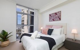 Sk2 - Charming Skyline Cbd W River Views 3 Bedroom Private Apartment